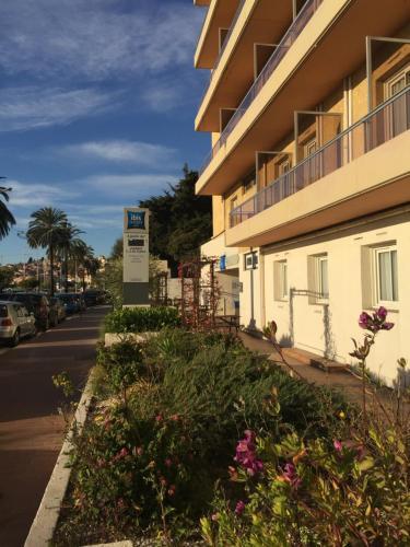 Hotel Ibis Budget Menton Bord De Mer