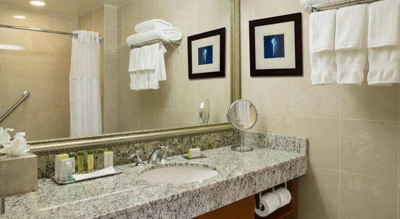 Hotel Doubletree By Hilton Miami Airport & Convention Center