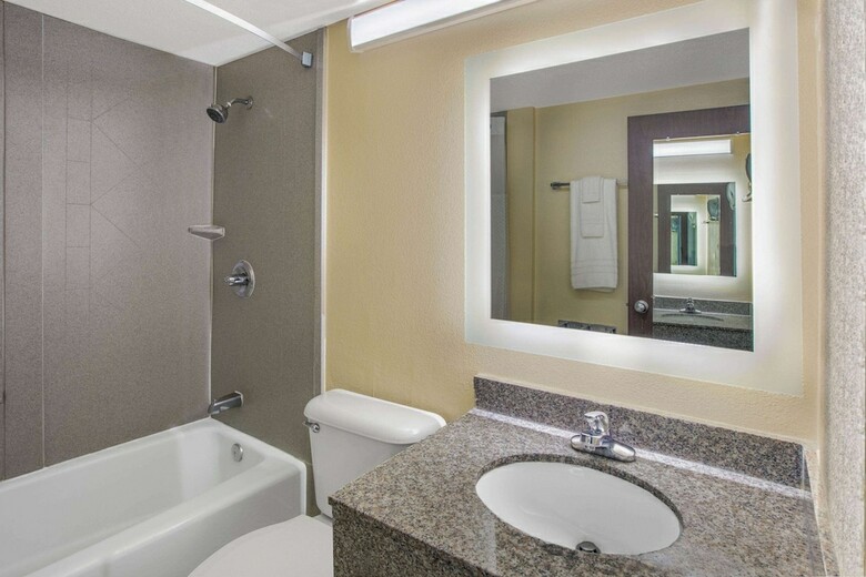 Hotel Howard Johnson Inn - Oklahoma City