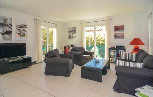 Four-bedroom Holiday Home In Aigues-mortes