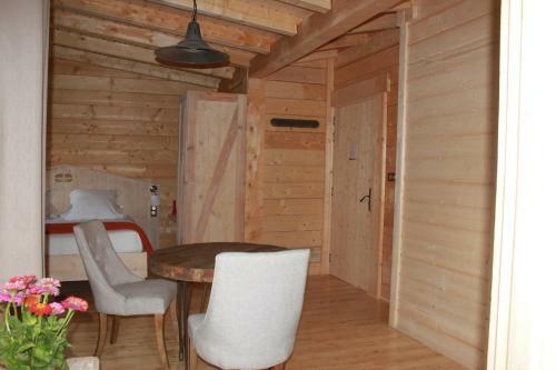Hotel Les Cabanes Dans Les Bois