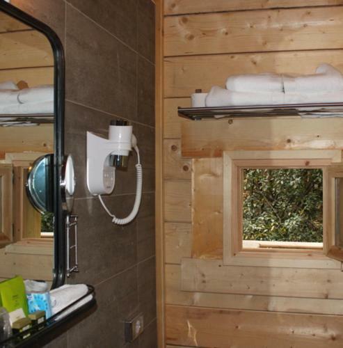 Hotel Les Cabanes Dans Les Bois