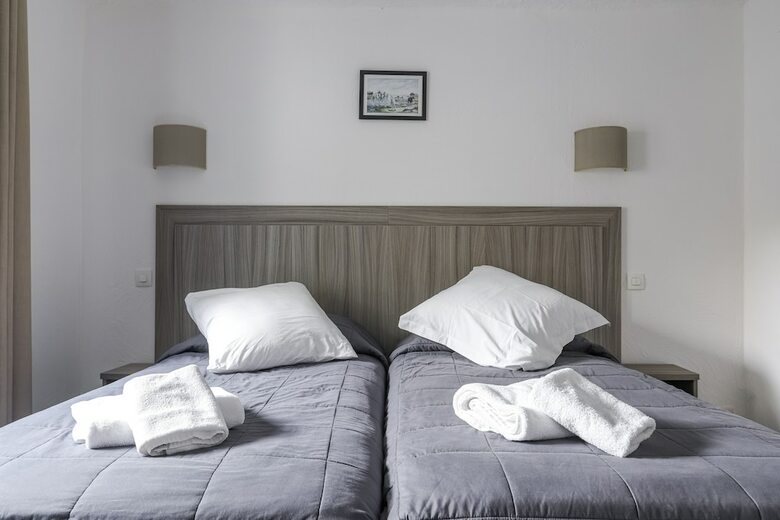 Hotel Les Palmiers En Camargue