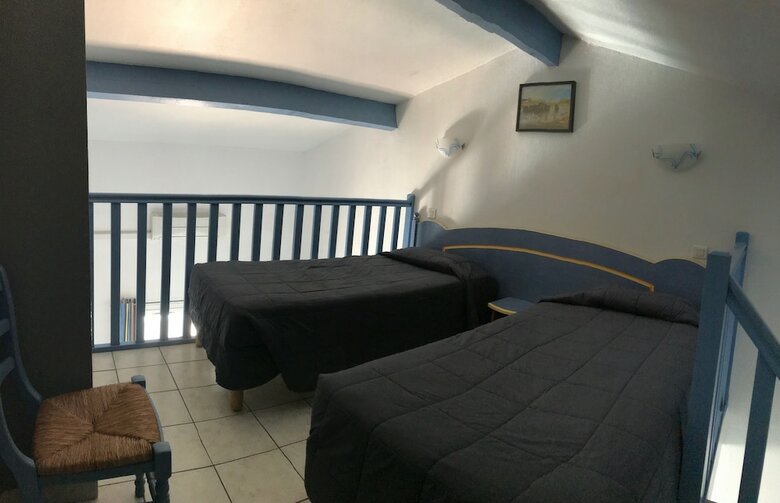 Hotel Les Palmiers En Camargue