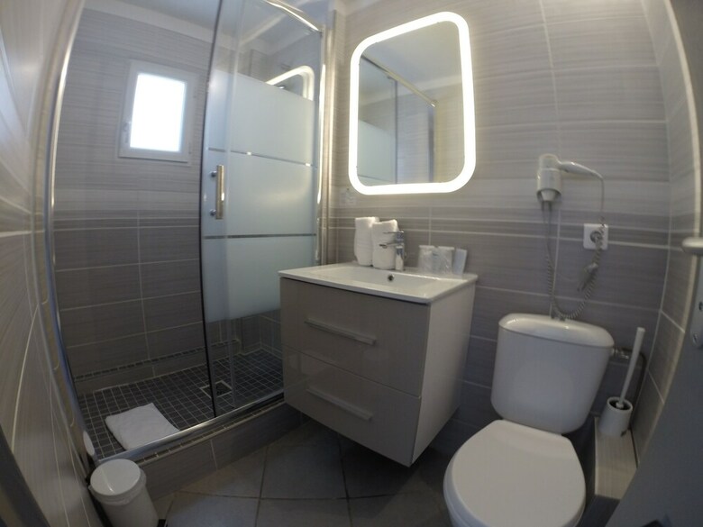 Hotel Les Palmiers En Camargue