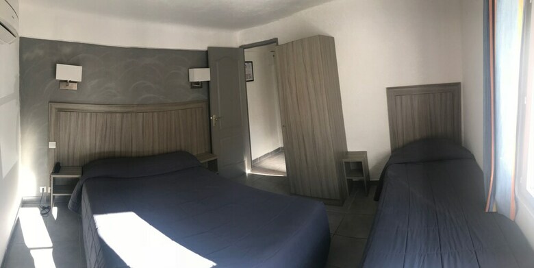 Hotel Les Palmiers En Camargue