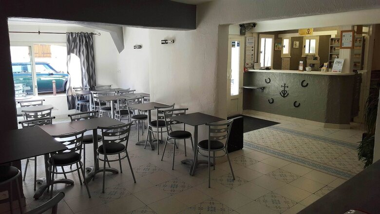 Hotel Les Palmiers En Camargue