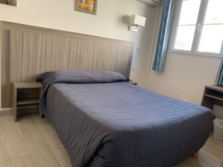 Hotel Les Palmiers En Camargue