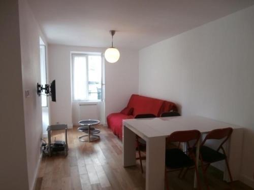Rental Apartment Passage Bon Air