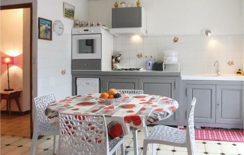 Holiday Home Le Clos Du Puit