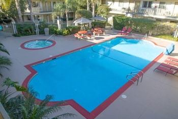 Hotel California Suites