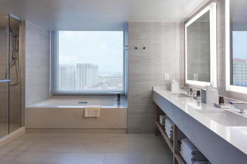 Tampa Marriott Waterside Hotel & Marina