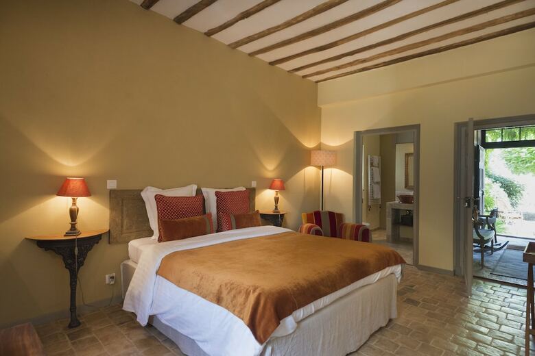 Hostal Maison Le Village