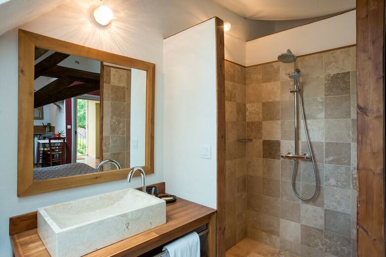 Hostal Maison Le Village