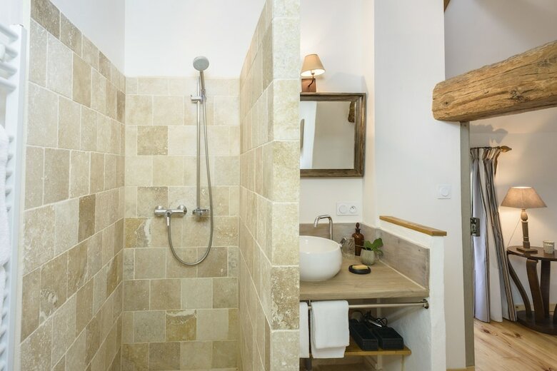 Hostal Maison Le Village