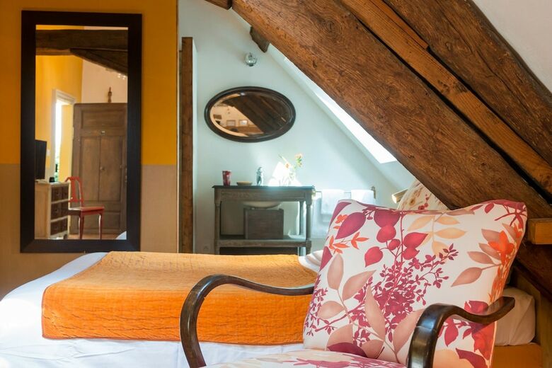 Hostal Maison Le Village