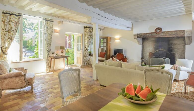 Hostal Maison Le Village