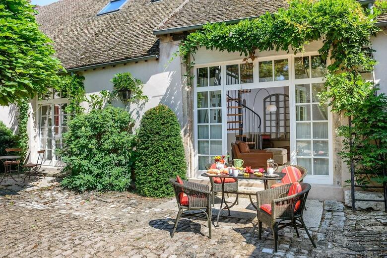 Hostal Maison Le Village