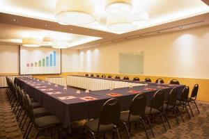 Fiesta Inn Aeropuerto Hotel