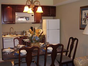 Hotel Patrick Henry Inn And Suites