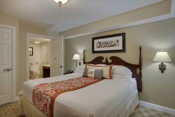 Hotel Patrick Henry Inn And Suites