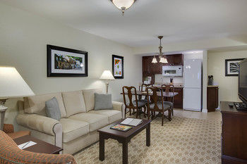 Hotel Patrick Henry Inn And Suites