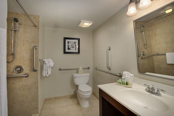 Hotel Patrick Henry Inn And Suites