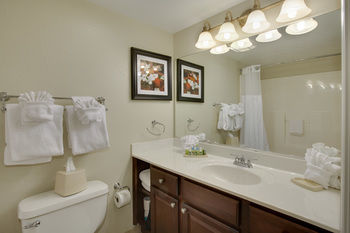 Hotel Patrick Henry Inn And Suites