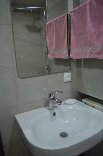 Apartment On Akhmeteli 3