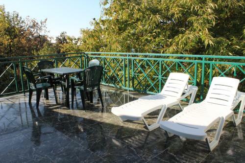 Hostal Batumi Green Cape Guest House