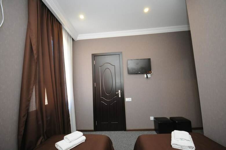 Hotel 7 Rooms