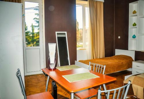 Hostal Tin-tina Guesthouse
