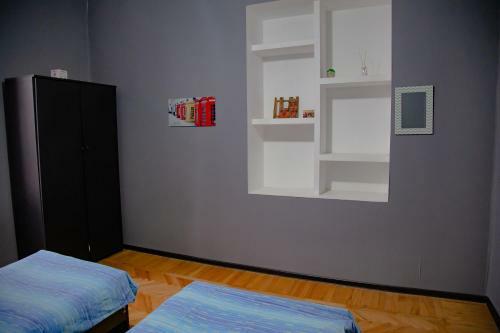Hostal Tin-tina Guesthouse