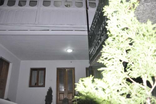 Hostal Tin-tina Guesthouse
