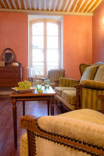 Hostal Hotel Cot� Cour Chambres D'hotes