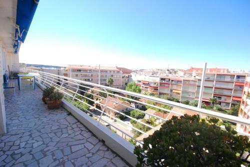 Palm Beach One Bedroom Apartment 48203