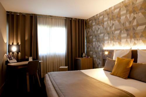 Hotel Mercure Lyon Charbonni�res