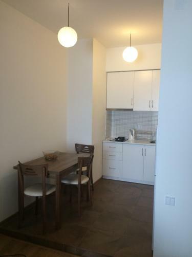 Nino`s Apartment On Khimshiashvili