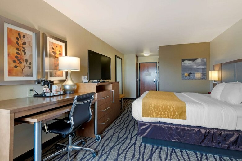 Holiday Inn Express Hotel & Suites