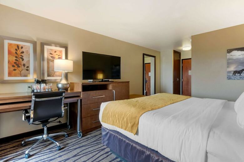 Holiday Inn Express Hotel & Suites