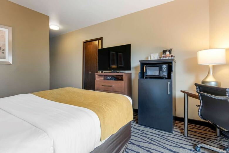 Holiday Inn Express Hotel & Suites