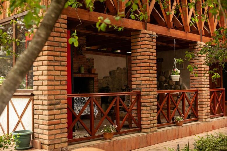 Hostal Neli & Zaal Guest House