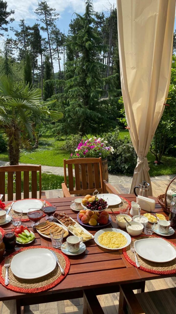Hostal Neli & Zaal Guest House