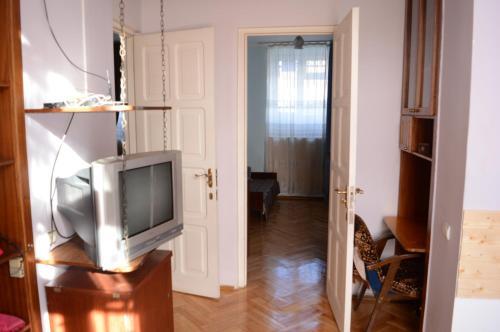 Apartment On Izashvili 17