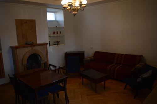 Apartment On Izashvili 17