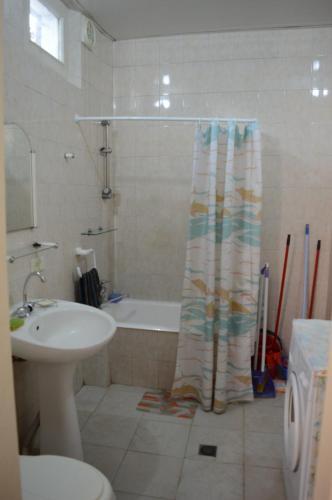 Apartment On Izashvili 17