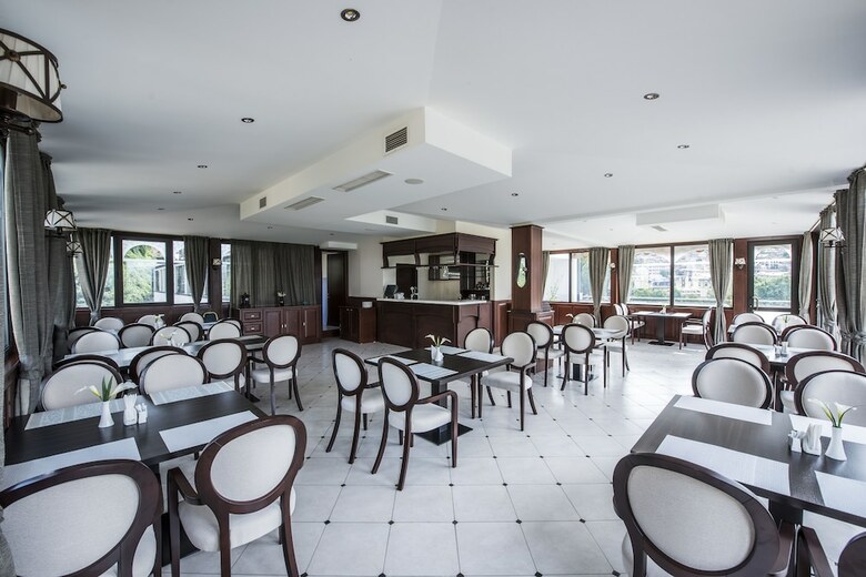Kopala Rikhe Hotel