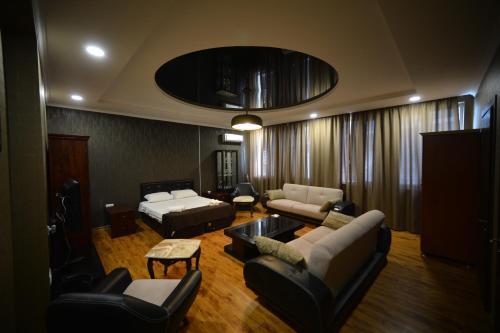 Hotel Holiday House Batumi