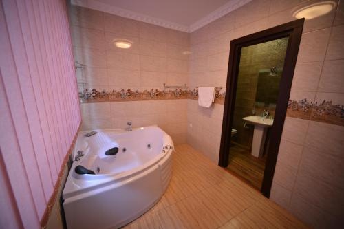 Hotel Holiday House Batumi