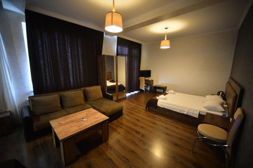 Hotel Holiday House Batumi